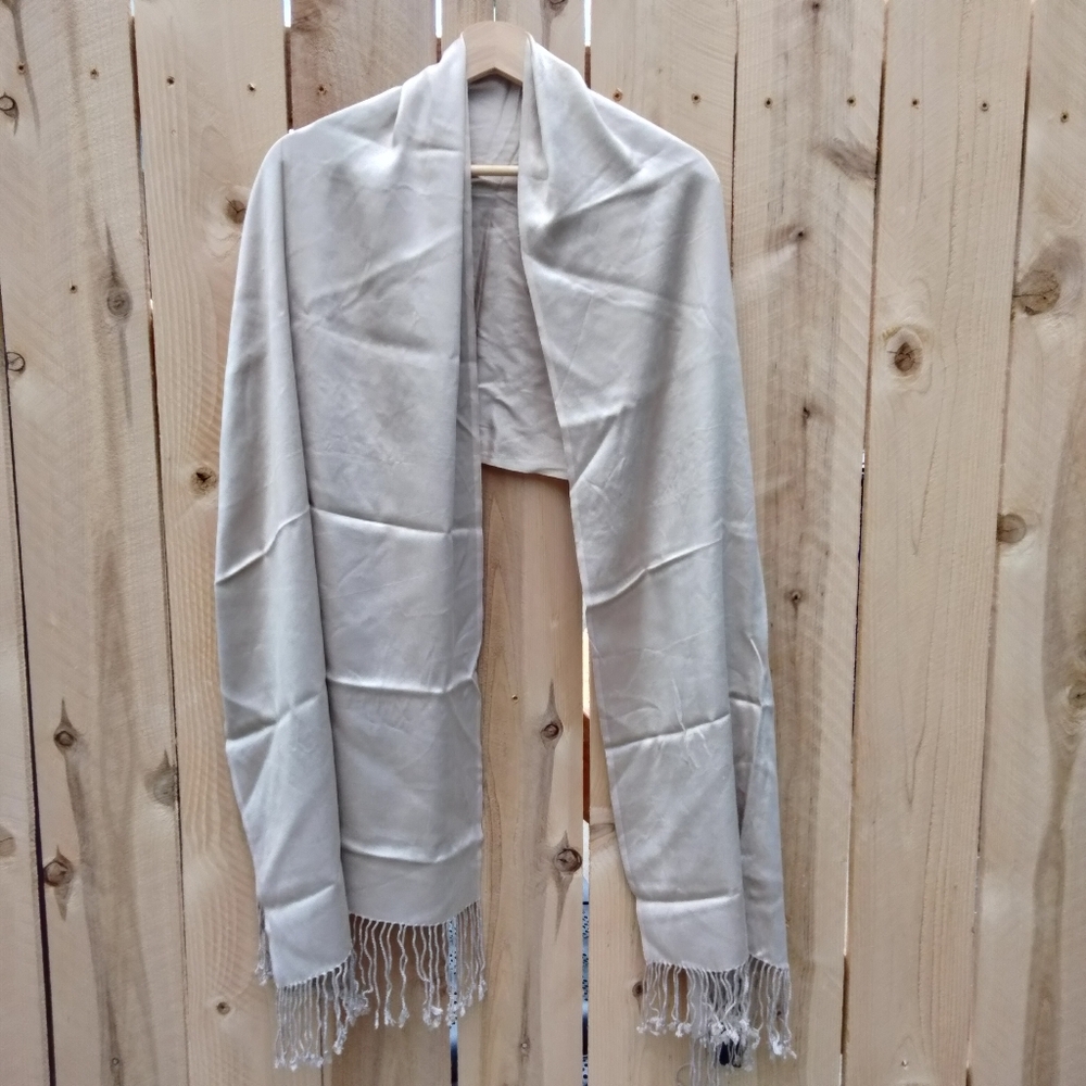 Jones New York NWT Beige Cream Women's Fringe Shawl Scarf Pashmina Style 21"x75"